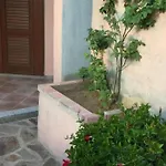 Cozy Veranda Retreat Near Budoni *