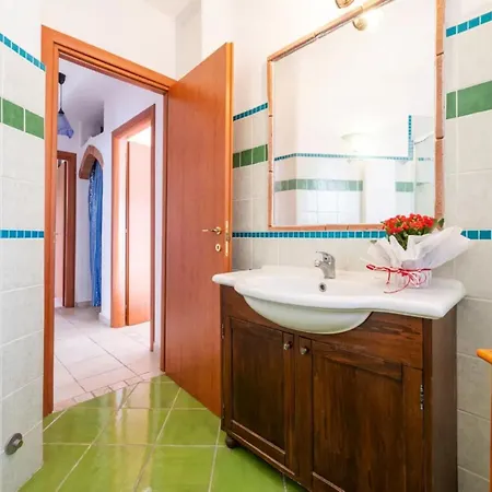 Delightful Three Flat With Patio Near Budoni
