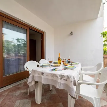 Delightful Three Flat With Patio Near Budoni