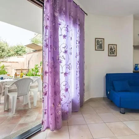 Cozy Veranda Retreat Near Budoni
