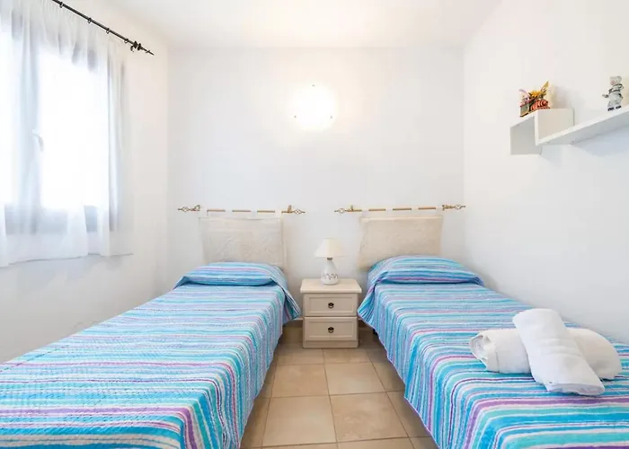 Cozy Veranda Retreat Near Budoni Apartman Tanaunella