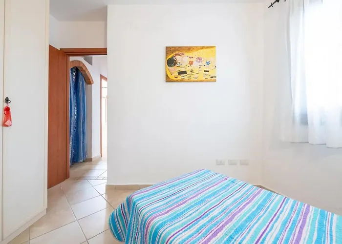 Cozy Veranda Retreat Near Budoni Apartman